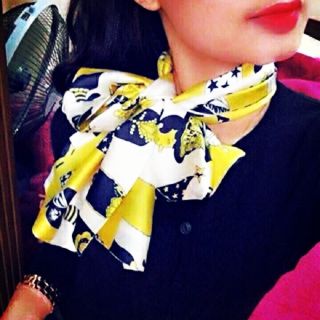 Khăn lụa thời trang quyến rũ