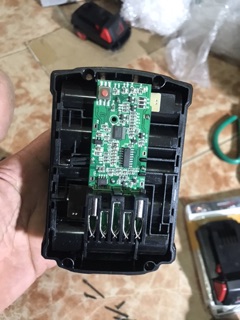Vỏ pin kèm mạch milwaukee 10 cell