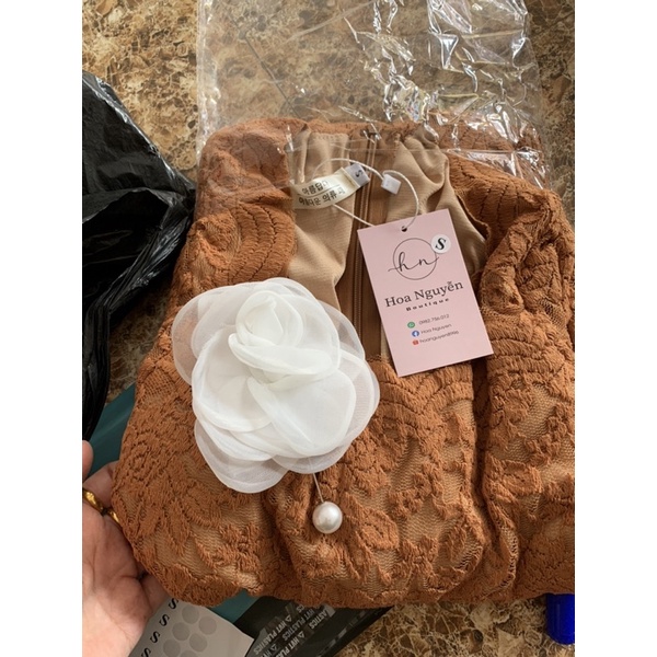 Váy ren đuôi cá kèm hoa