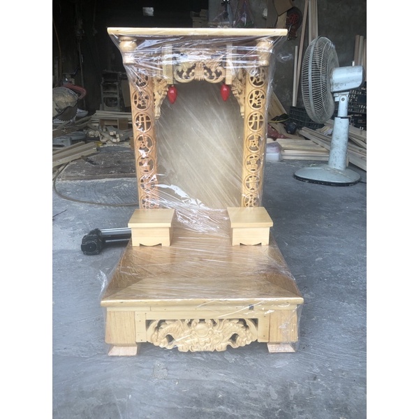 Đôn vuông kê bát hương tượng thần tài màu gỗ tự nhiên
