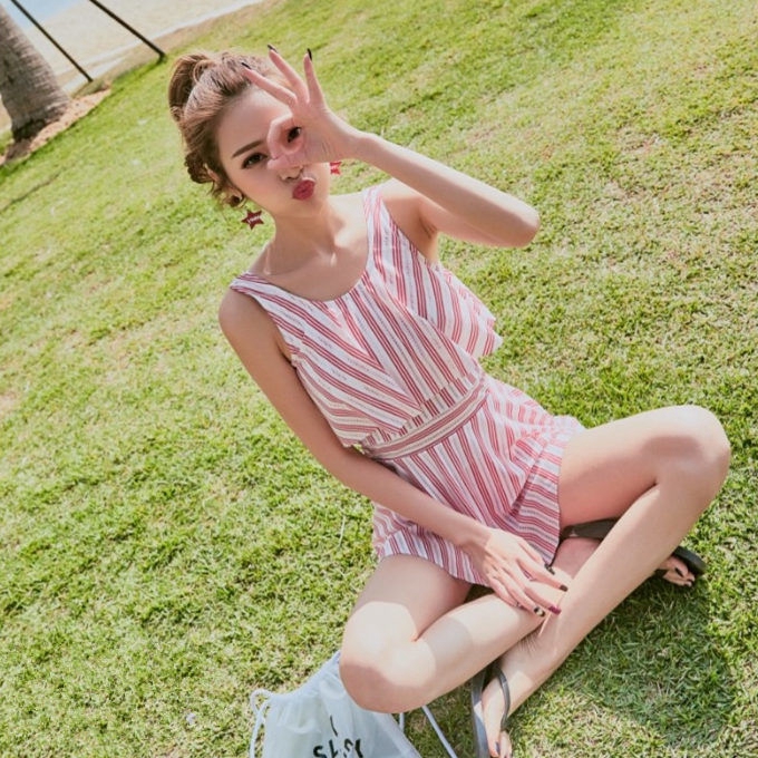 Đồ bơi kiểu dáng thanh mảnh kín đáo kiểu Hàn dành cho nữ sinh | BigBuy360 - bigbuy360.vn