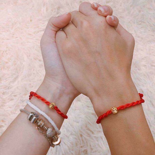 Chỉ đỏ kim vàng may mắn