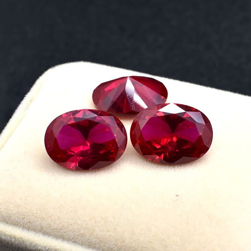 Đá Ruby Lanka Ruby Cut VVS Tự Nhiên 4.5 Carats Dùng Làm Đồ Trang Sức