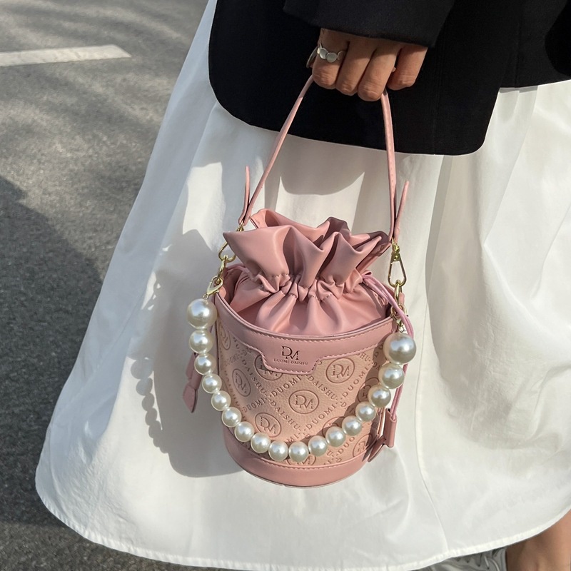 Túi đeo chéo IELGY đính ngọc trai cao cấp thời trang dành cho nữ