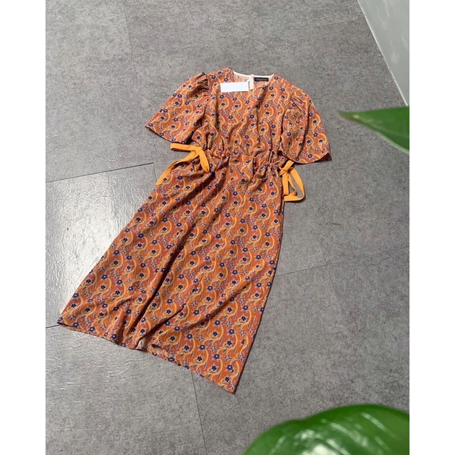 Đầm hoa dáng xuông thắt eo URBAN OUTFITER
