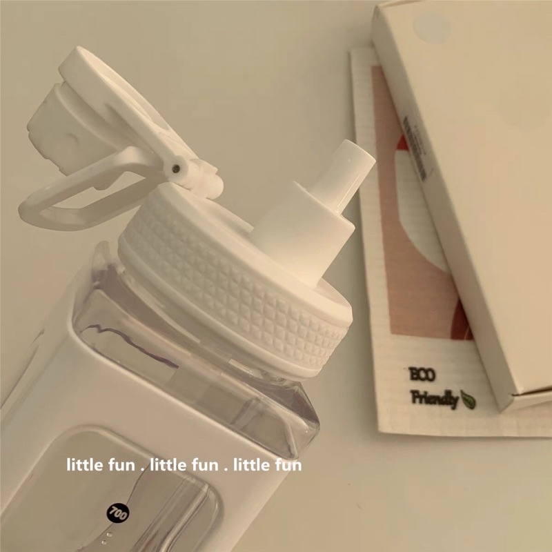 Bình nước nhựa viền trắng 700-900ml