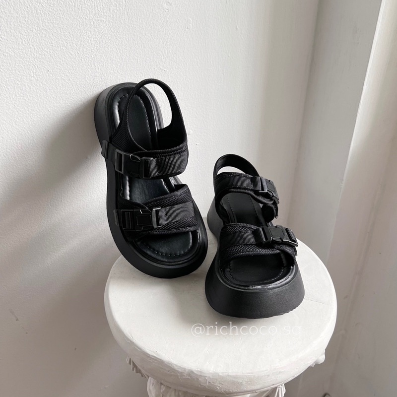 SANDAL bánh mì khóa nhựa ĐEN