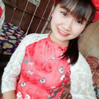 Áo dài gấm cách tân