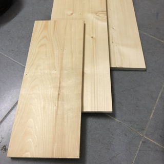 Tấm gỗ thông mặt lớn rộng 23cm, dài 50cm, dày 2cm dùng làm mặt bàn, mặt ghế, kệ ốp tường...