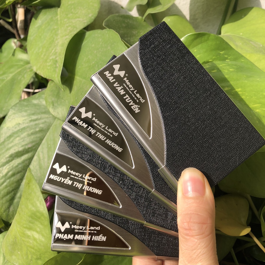 Mẫu hộp đựng danh thiếp bằng da đẹp, mẫu hộp card cao cấp khắc logo công ty tại HCM