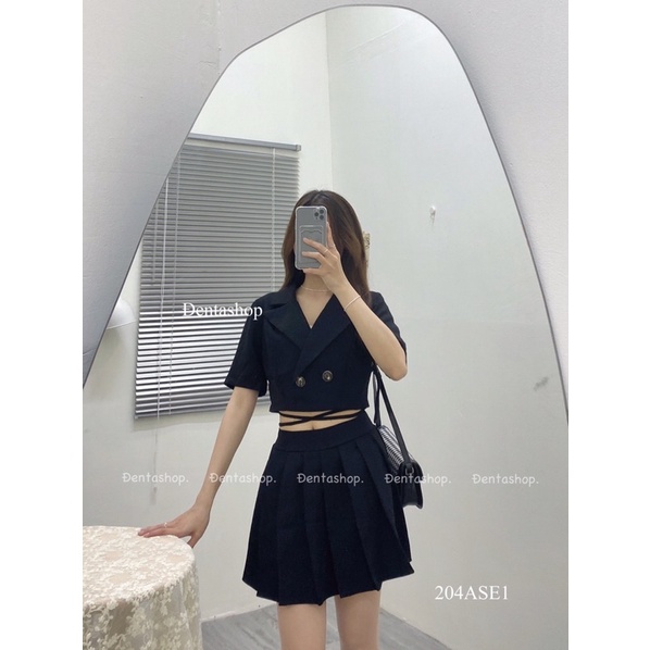 Set áo cộc tay cổ vest, dáng croptop kèm chân váy xếp ly cùng màu có dây thắt eo-204ase1- đenta shop