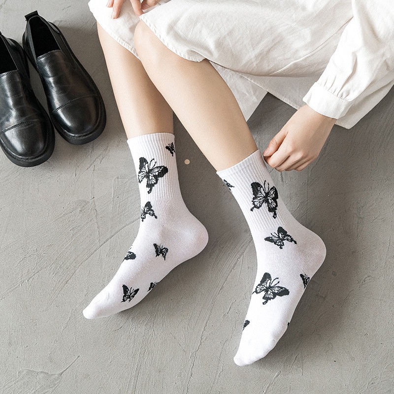 Vớ cao cổ Vemico unisex màu đen trắng hoạ tiết butterfly TN38