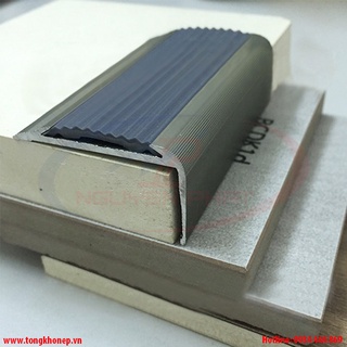 Nẹp chống trơn cầu thang NLP20