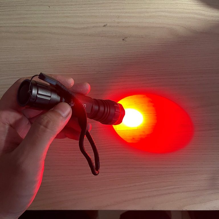 Đèn pin ánh sáng màu đỏ Ultrafire 501B , chất liệu hợp kim chắc chắn và bên bỉ (DP173)