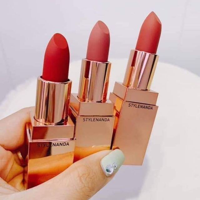 SON 3CE MATTE LIP COLOR VỎ VÀNG MÀU 227 BENCHMARK – MÀU NÂU ĐỎ ẤM ÁNH CAM