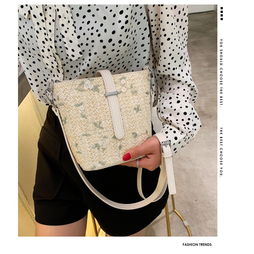 TÚI ĐEO CHÉO CỐI CỰC XINH  XỊN XÒ KÈM REN THÊU HOA LÁ ĐANG LÀM MƯA LÀM GIÓ