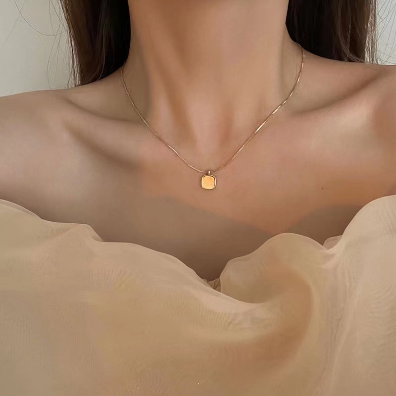 Dây Chuyền Mặt Hình Vuông Đơn Giản Sang Trọng Cho Nữ