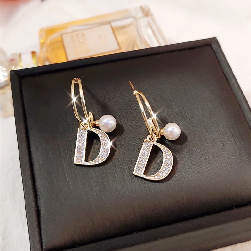 [Augustcloth | AugustJewelry] Bông tai/ Hoa tai hợp kim chữ D phong cách Hàn Quốc