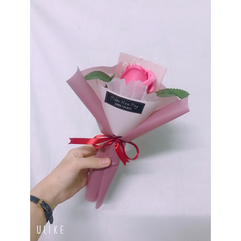 Bó hoa hồng sáp thơm 1 bông màu đỏ mix lá gói giấy đen kiểu Hàn Quốc làm quà tặng