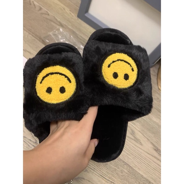 Dép bông hình mặt cười đi trong nhà
