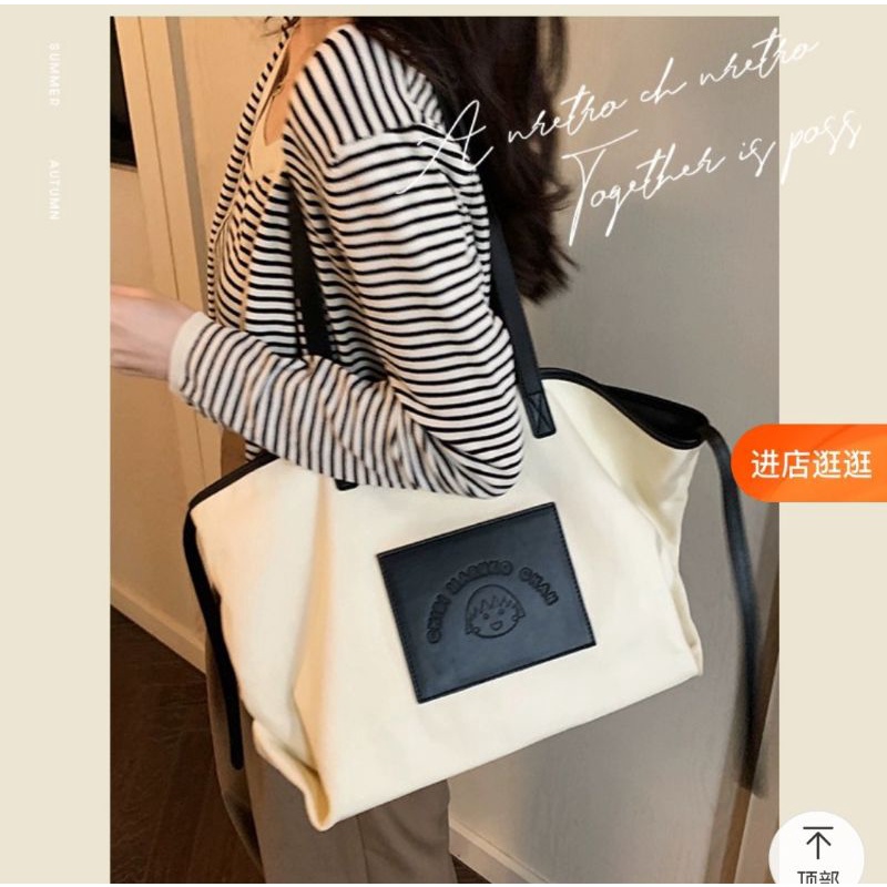 Áo phông nữ và túi