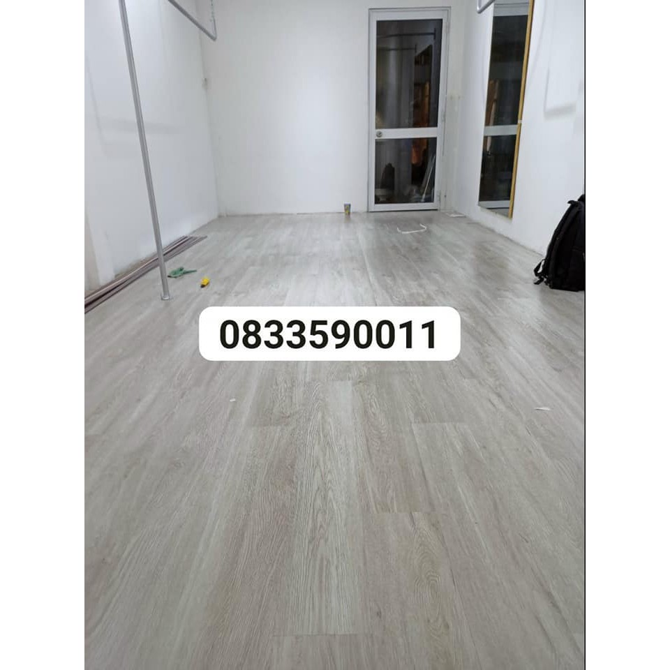 Combo 7 miếng  sàn nhựa giả gỗ có keo sẵn. Nhận thi công