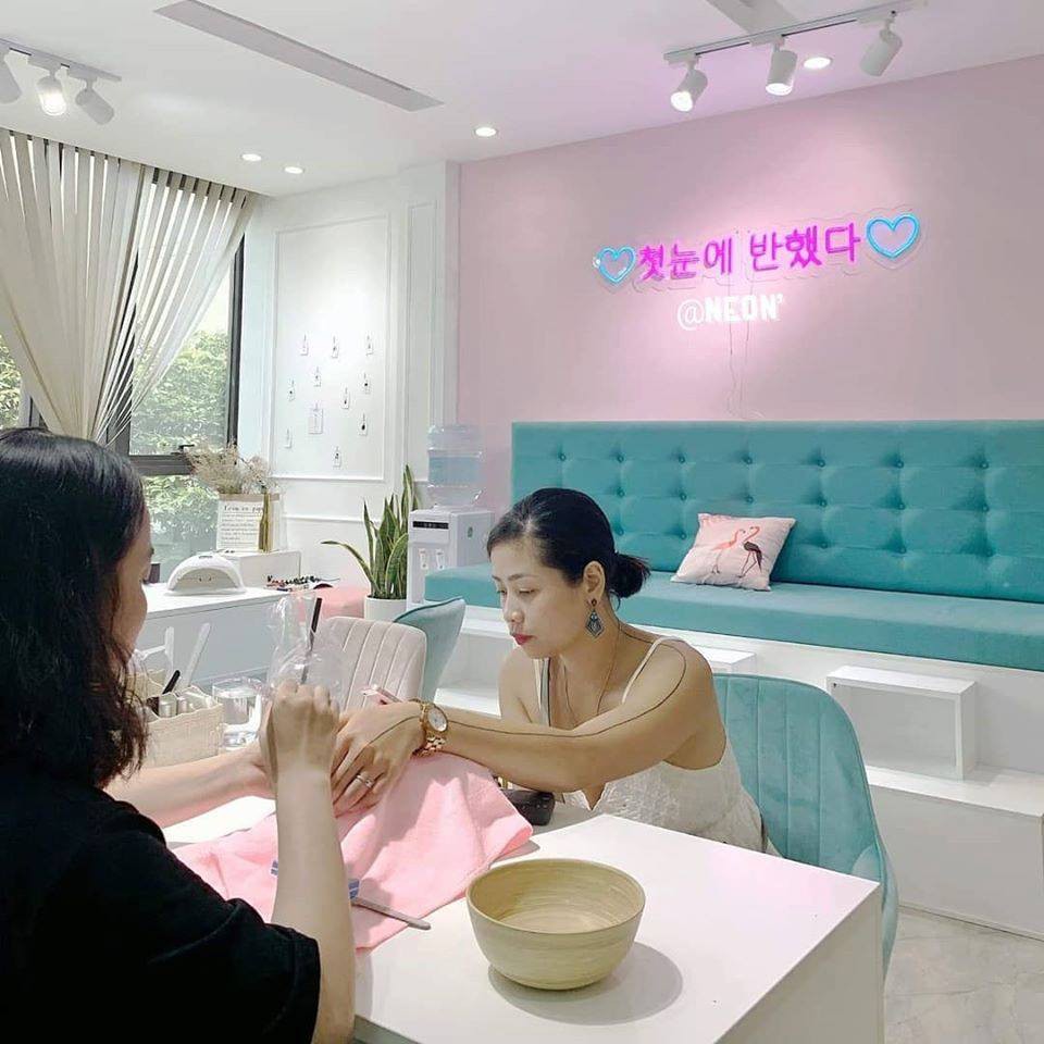 Đèn neon trang trí quán nail, mi, beauty spa