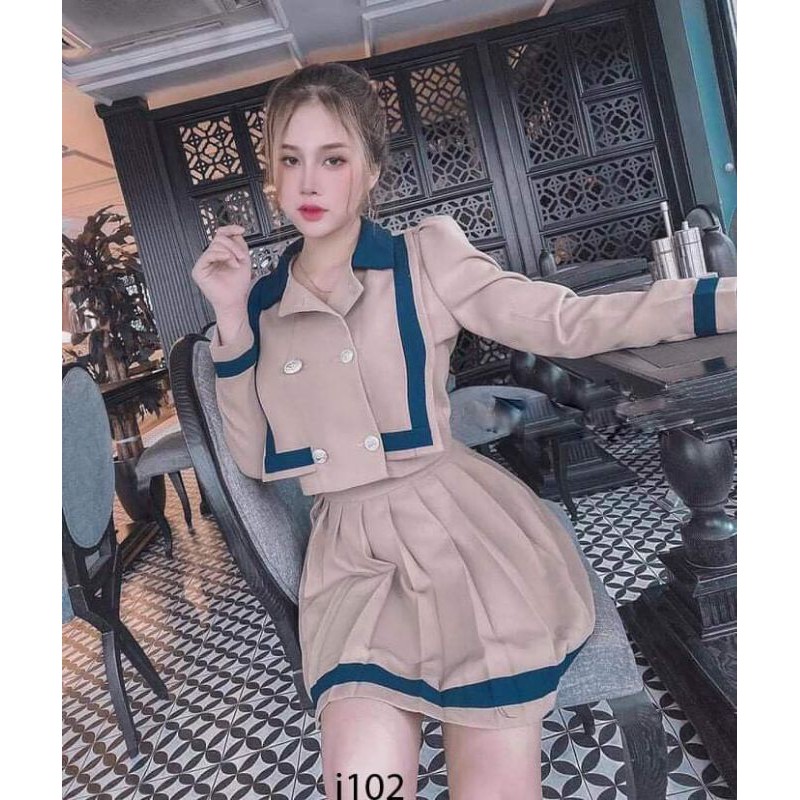 Set chân váy+ áo croptop.