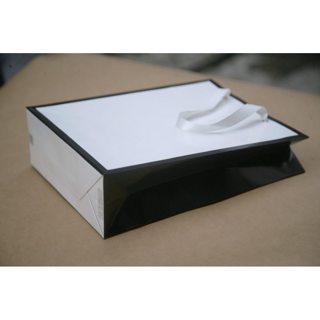 Combo 10 túi giấy quà tặng trắng (mẫu 23) đựng quà đựng quần áo các loại size 30cm x 23cm x 8,5cm