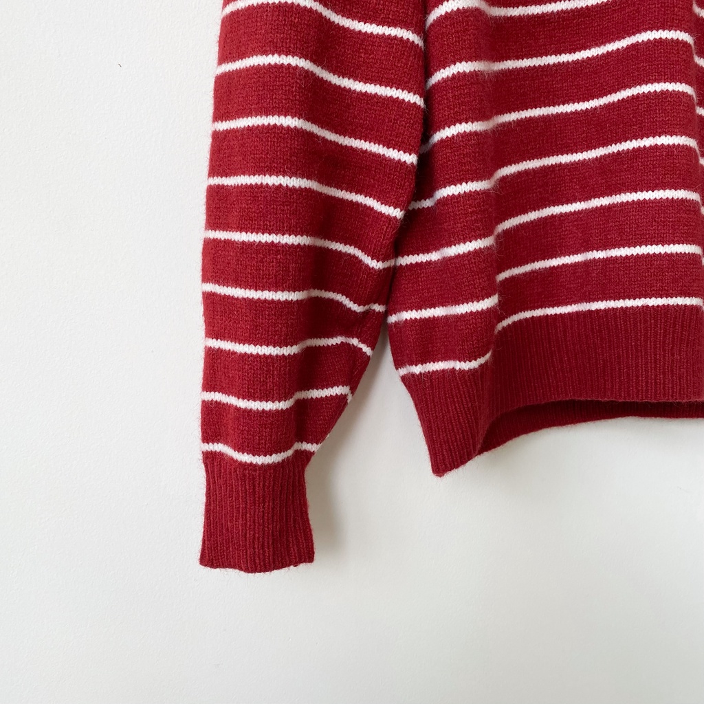 Áo len kẻ sọc cổ tròn có nút LENCLOTHING 7914