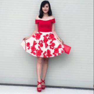 Đầm xòe trễ vai phối ren lưới thêu hoa nổi hàng Thiết Kế