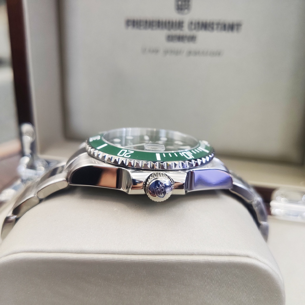 Đồng hồ nam Olym Pianus Submariner OP899832AGS-XL - Mặt xanh lá mạnh mẽ với kính sapphire