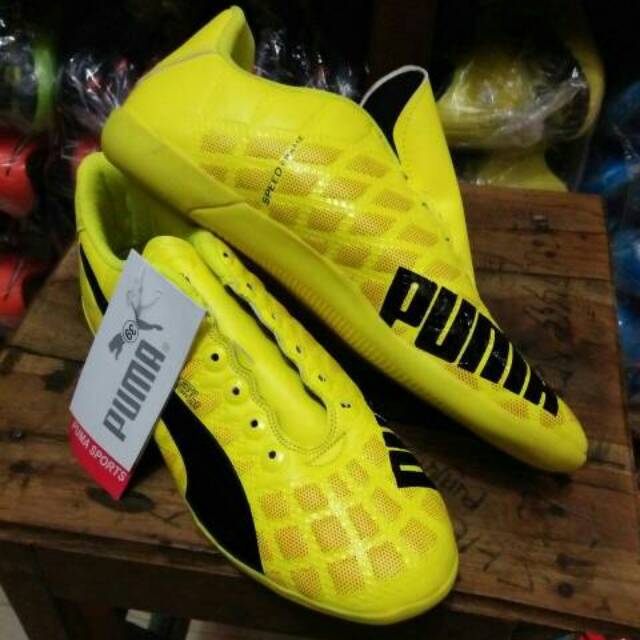 Giày Thể Thao Puma Futsal Thiết Kế Năng Động Hợp Thời Trang