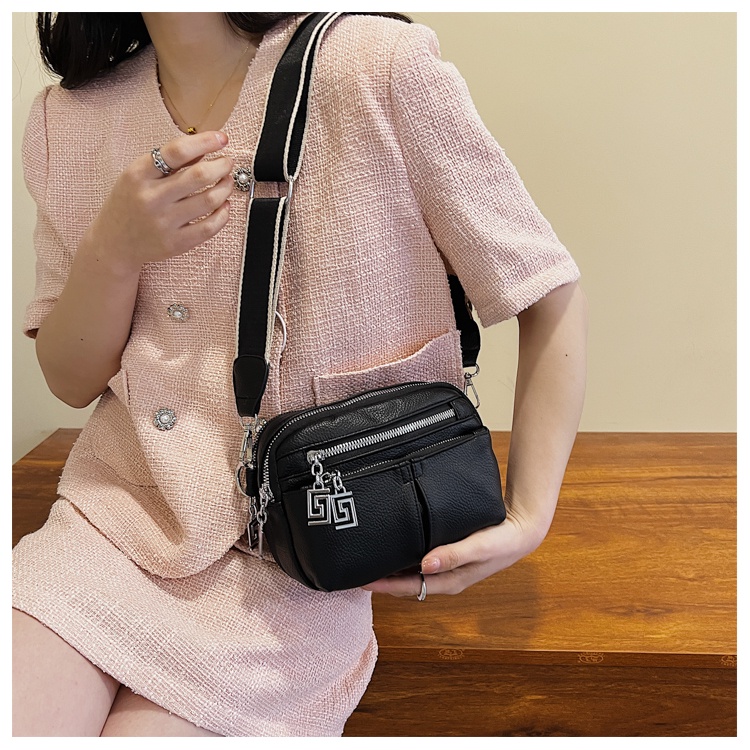 Túi xách đeo vai khóa kéo hoa văn