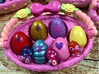 Giỏ Hoa Nơ Hồng Hatchimal Đặc Biệt