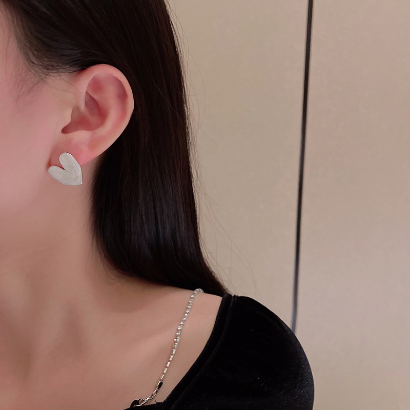 Bông Tai Hình Trái Tim Màu Trắng / Bạc Nhỏ Xinh Thời Trang