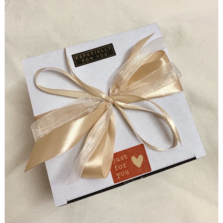 Hộp quà vintage tự làm DIY với đầy đủ túi hoa khô, đồ trang trí và dụng cụ | BigBuy360 - bigbuy360.vn