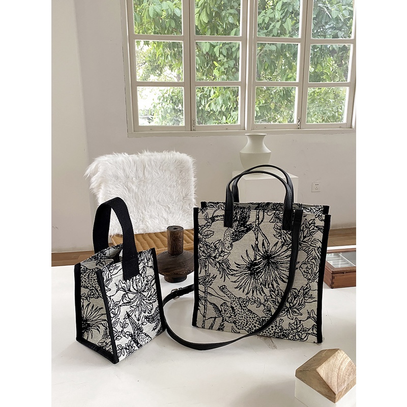 Túi Đeo Chéo Mini Bằng Vải Canvas In Họa Tiết Graffiti Dành Cho Nữ