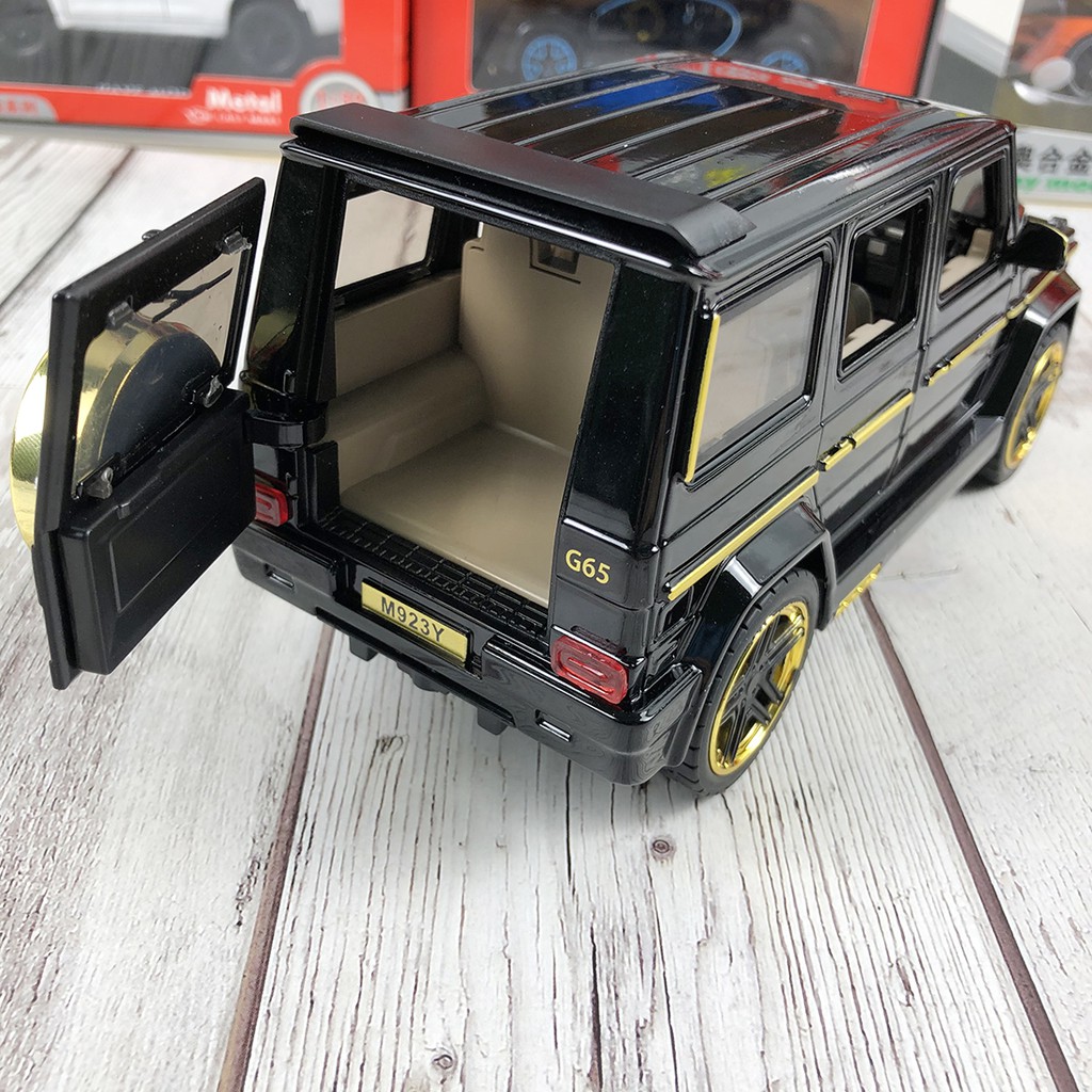 Mô hình xe ô tô Mercedes AMG G65 Brabus tỉ lệ 1:24 chất liệu hợp kim cao cấp, có đèn và âm thanh.