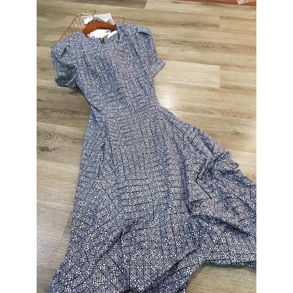 Đầm Calvin klein xịn dáng xoè có tay dây kéo vàng sau lưng