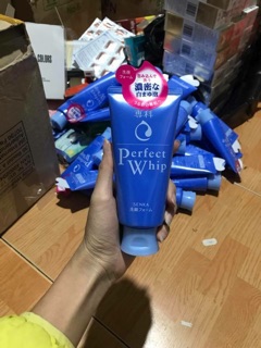 Sữa rửa mặt Perfect Whip xanh