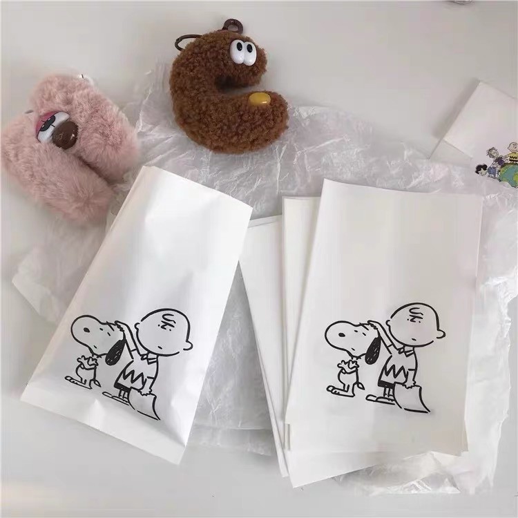Túi giấy dùng đóng gói in hình chú cún Snoopy dễ thương