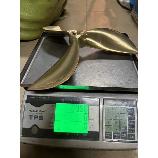 Chân vịt thau 3 tấc 2 chân vịt đồng thau 3 cánh chạy trái