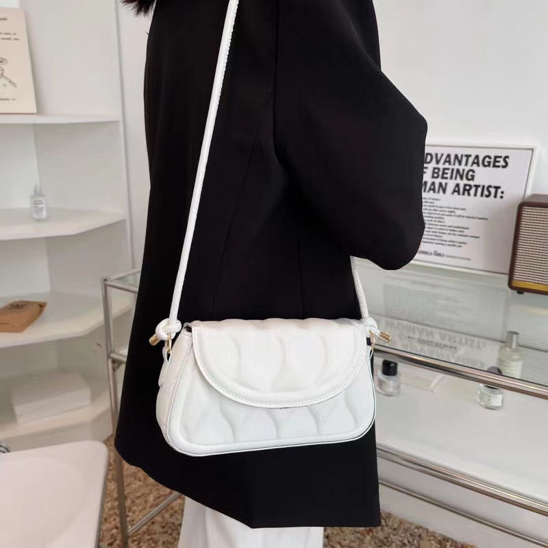 Túi đeo dưới cánh tay thanh lịch mùa xuân 2022 và mùa hè cho nữ