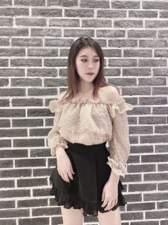 Áo bèo trễ vai chấm bi mặc được 2 kiểu