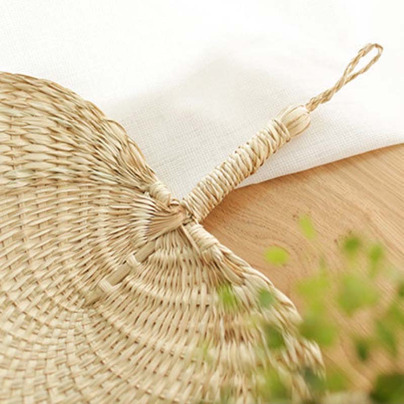 Quạt cầm tay chống muỗi đan cói hình lá cọ dễ thương cho bé vào mùa hè