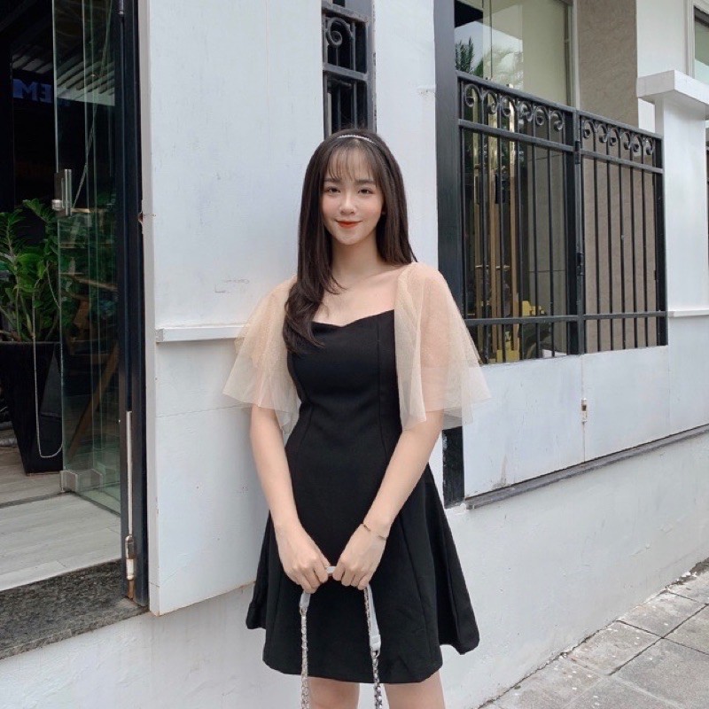 Đầm trắng xoè cổ vuông lưới nhũ đóng hạt