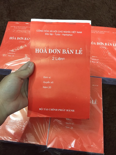 Hóa đơn 2 liên dày dặn rõ nét, có rãnh xé