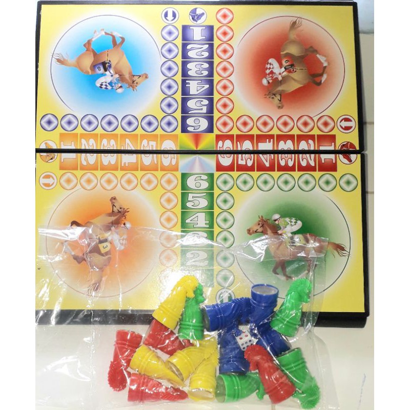 Một bộ trò chơi Cờ Đua Ngựa có bàn chơi bằng nhựa kích thước 30x30cm rất đẹp