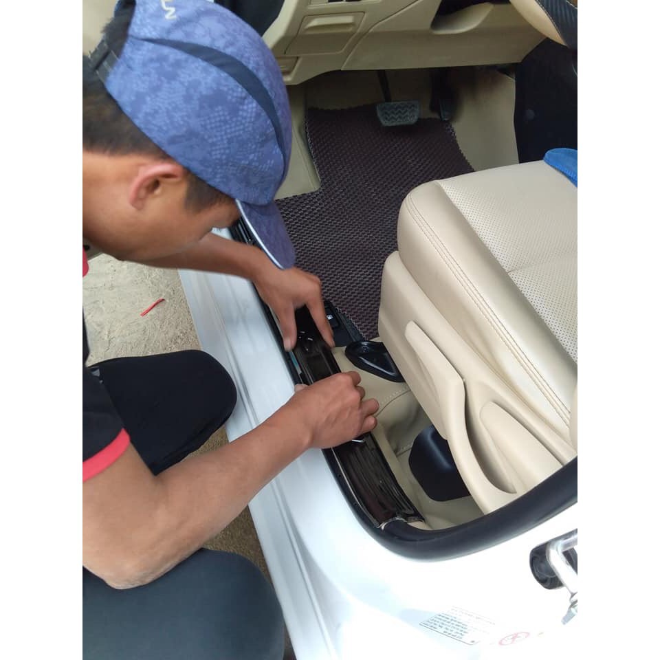 Ốp Bậc Cửa, nẹp bước chân Xe Toyota Vios 2014- 2017, 2019- 2022,2023 Vân Titan cao cấp